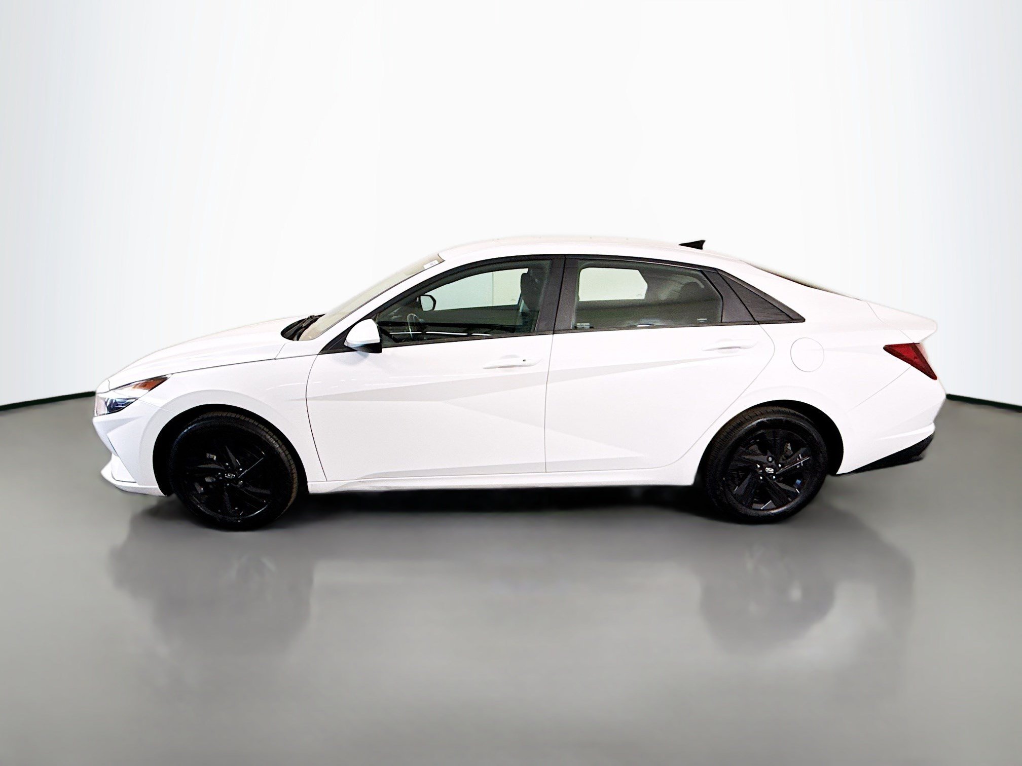 Used 2022 Hyundai Elantra SEL w/ Convenience Package FWD image 6
