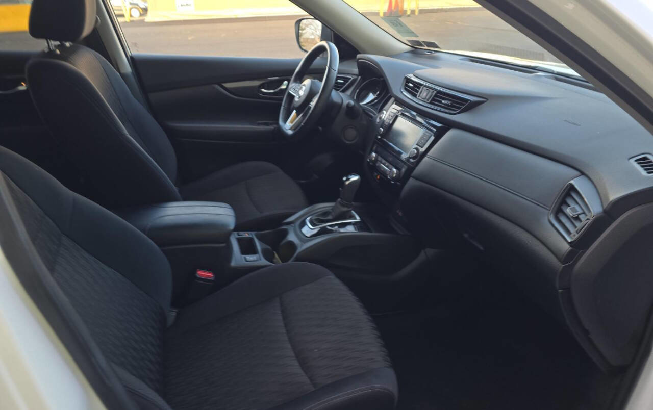 Used 2018 Nissan Rogue SV w/ Premium Package image 9