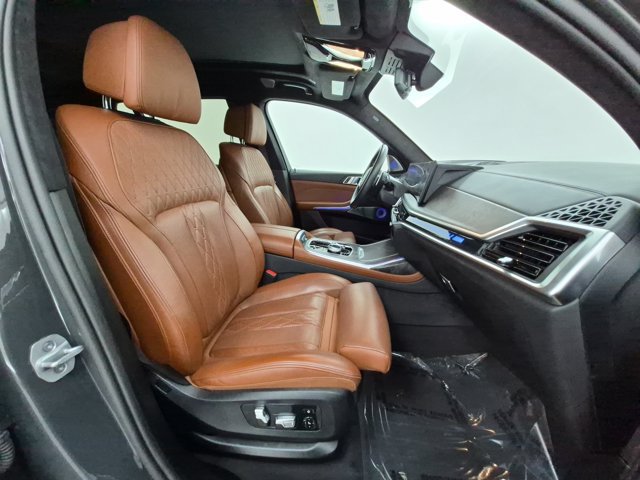 Used 2025 BMW X7 M60i AWD/4WD image 25