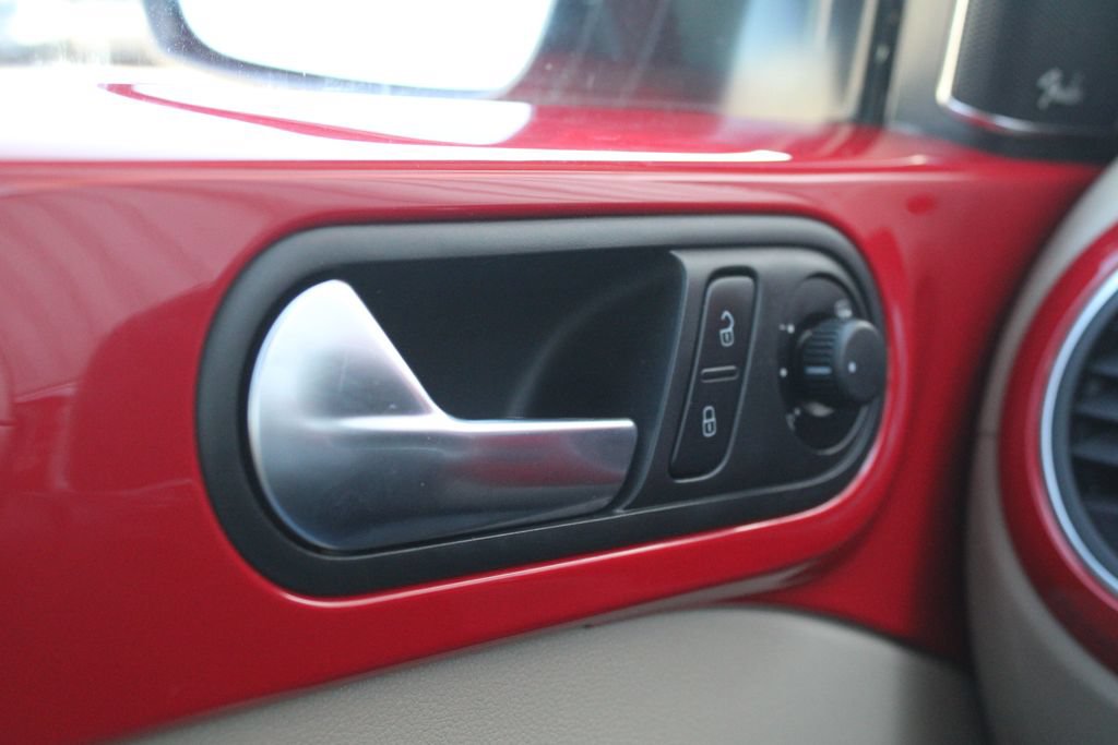 Used 2012 Volkswagen Beetle 2.5 FWD image 6