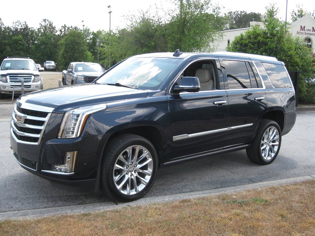 Used 2020 Cadillac Escalade Premium Luxury RWD image 3