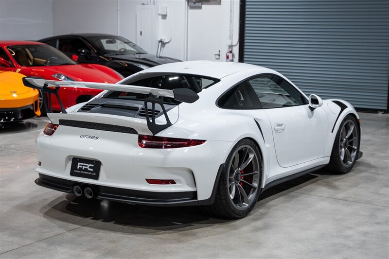 Used 2016 Porsche 911 GT3 RS RWD image 6