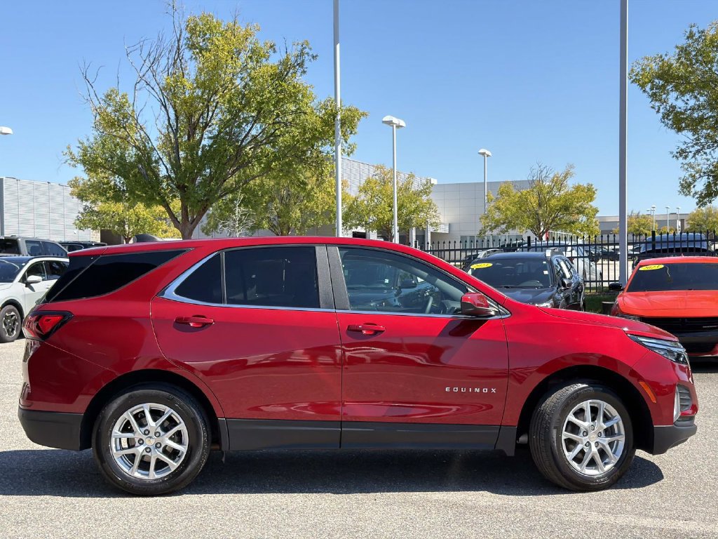 Used 2024 Chevrolet Equinox LT FWD image 3