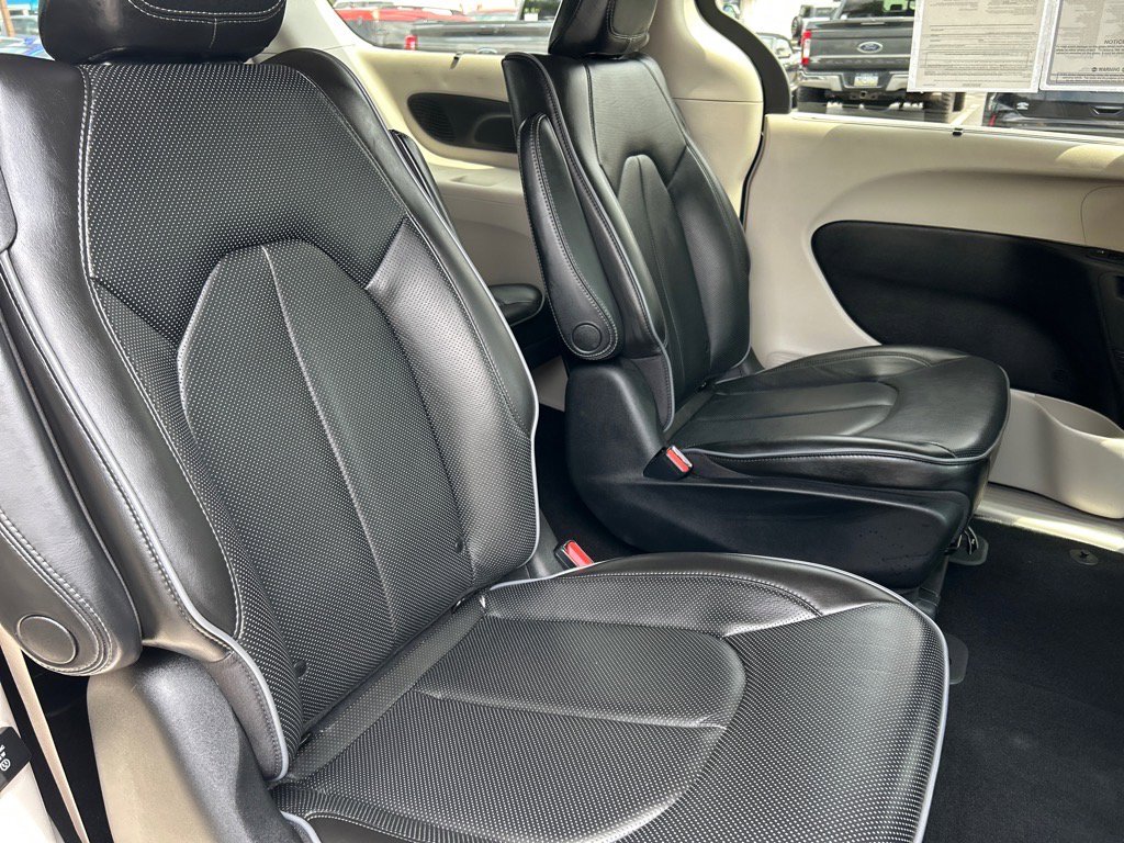 Used 2020 Chrysler Pacifica Limited image 22