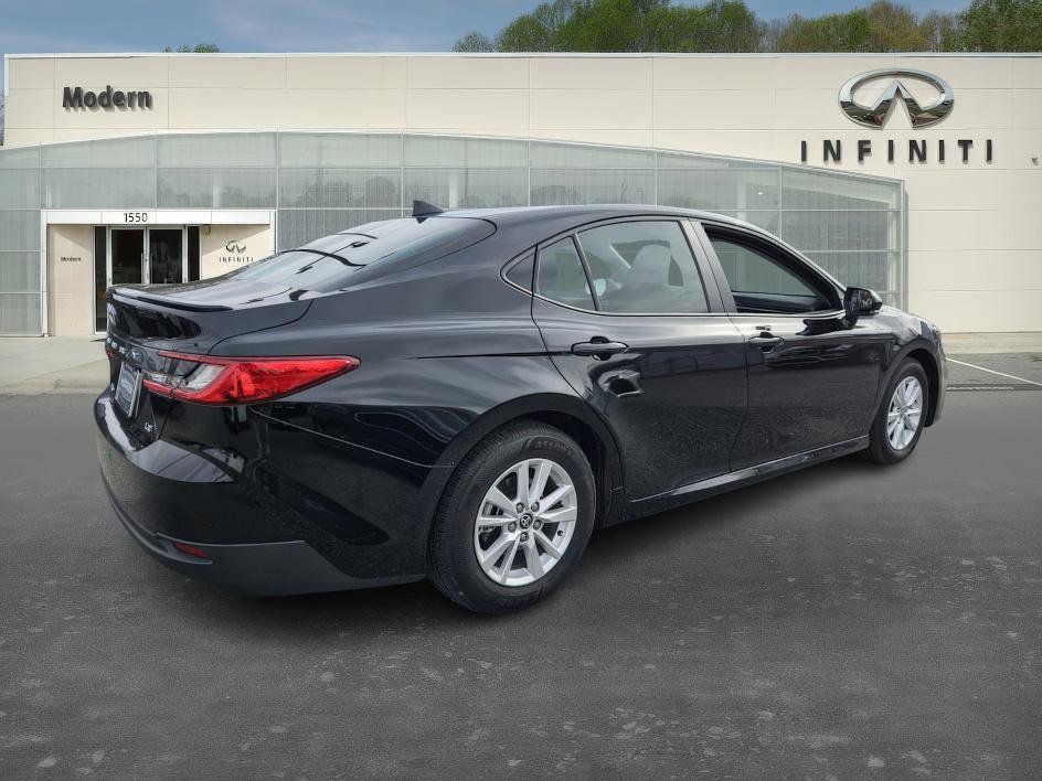 Used 2025 Toyota Camry LE image 4