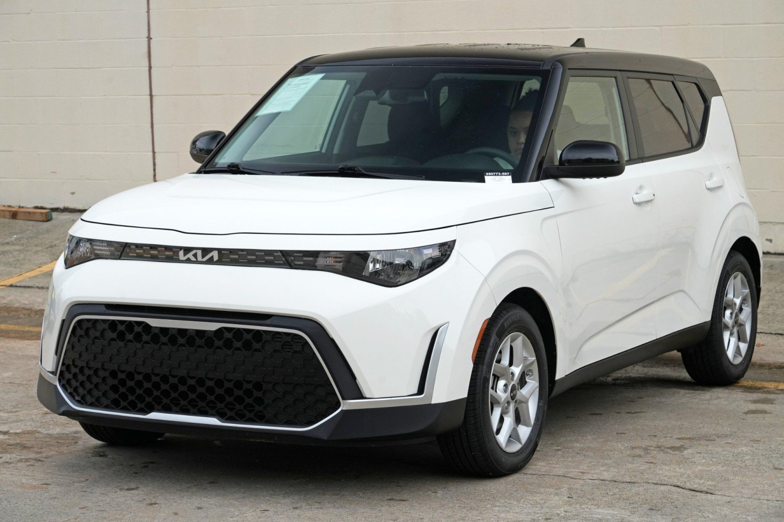 Used 2025 Kia Soul S FWD image 44