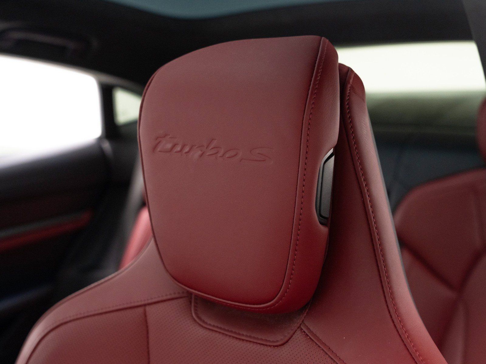 Certified 2022 Porsche Taycan Turbo S image 19