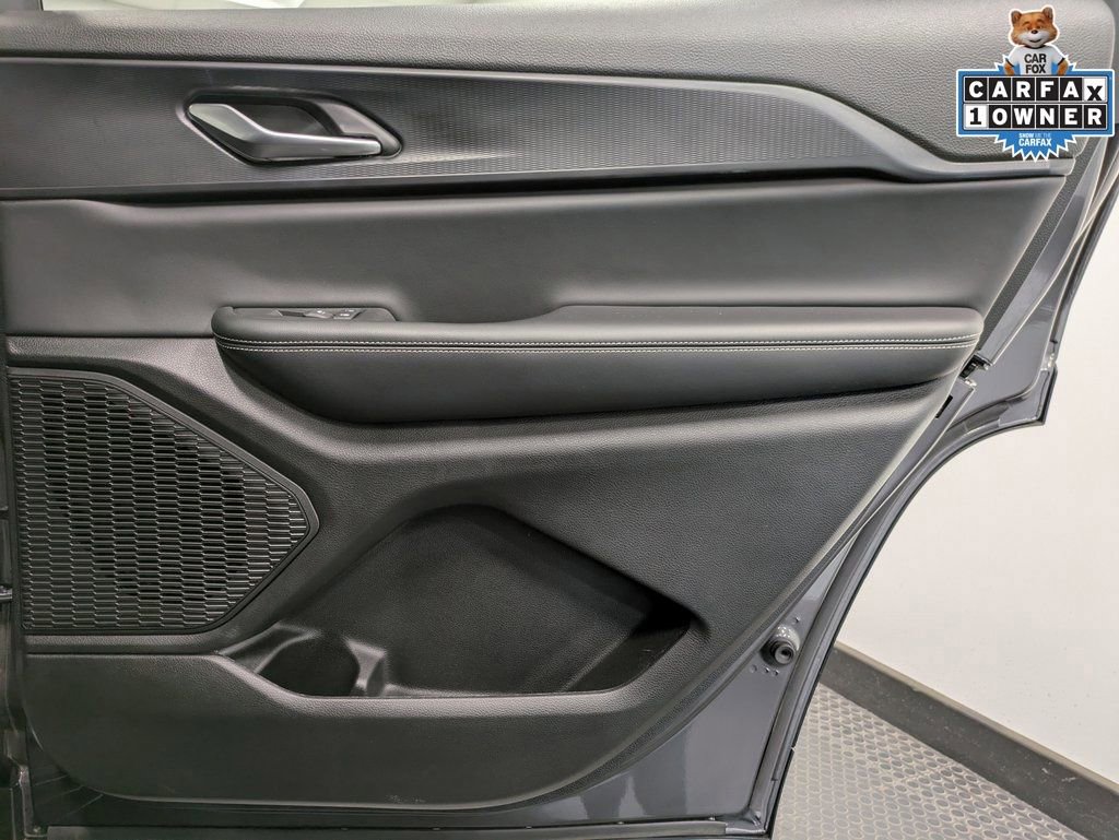 Used 2024 Jeep Grand Cherokee L Altitude image 25