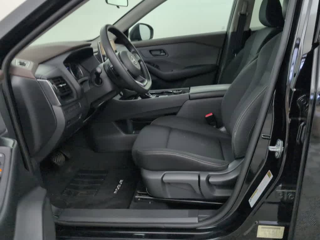 Used 2023 Nissan Rogue S AWD/4WD image 14