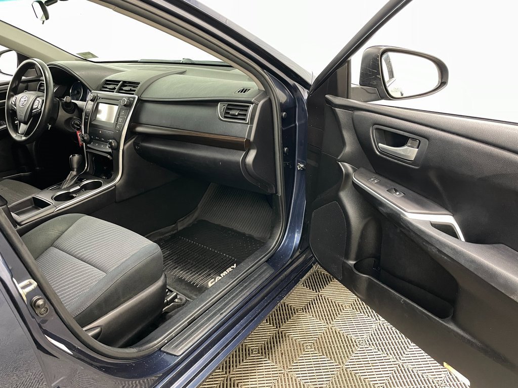 Used 2016 Toyota Camry LE image 31