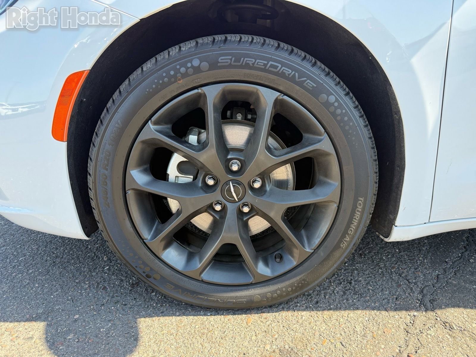 Used 2025 Chrysler Pacifica Limited image 10