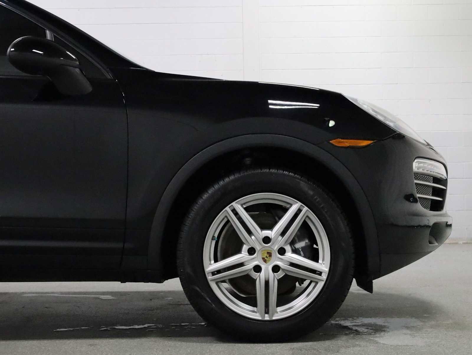 Used 2014 Porsche Cayenne Platinum Edition AWD/4WD image 11