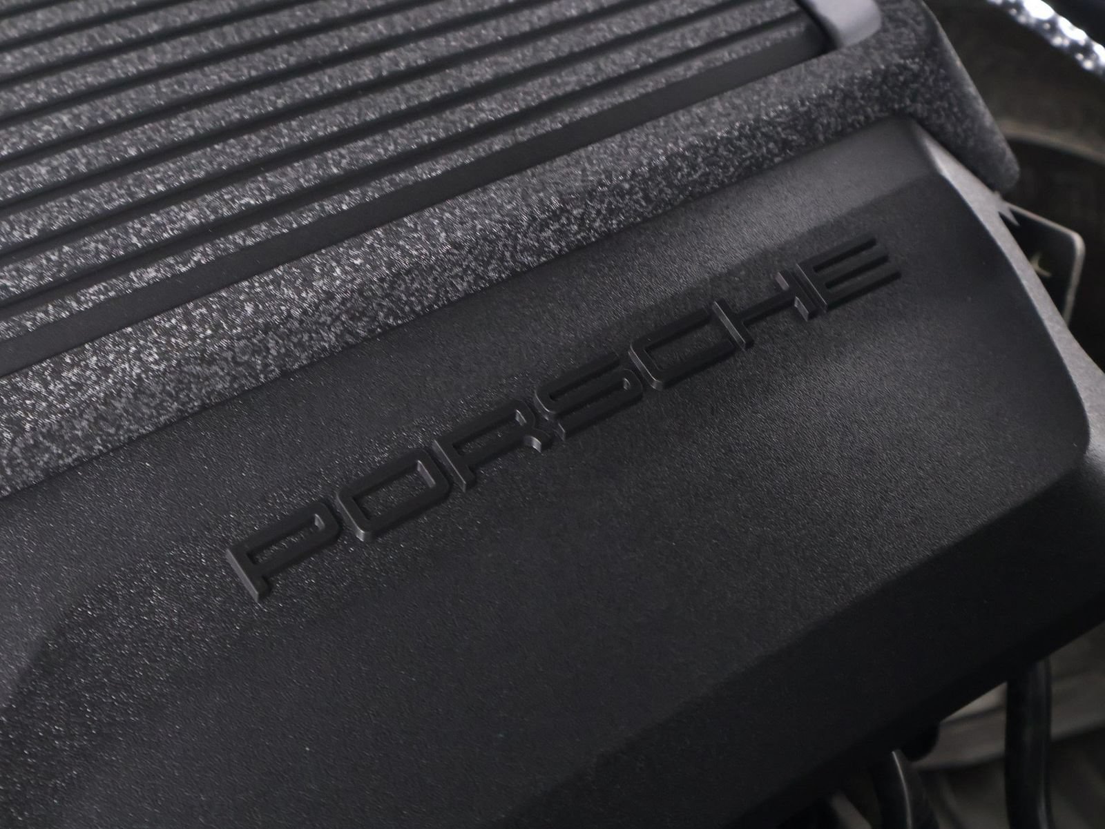 Certified 2024 Porsche Macan AWD/4WD image 27