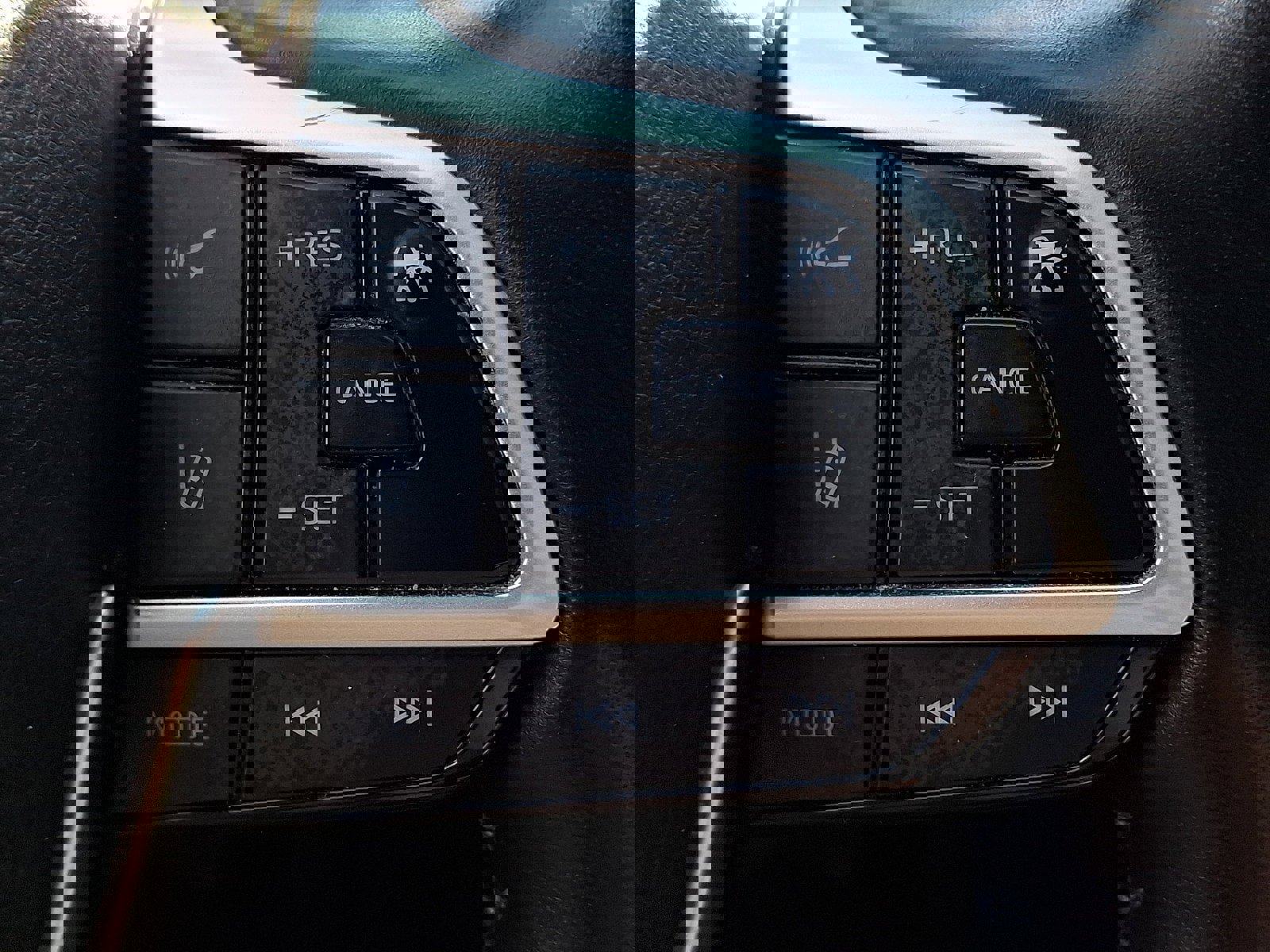 Used 2023 Toyota Highlander Limited image 25