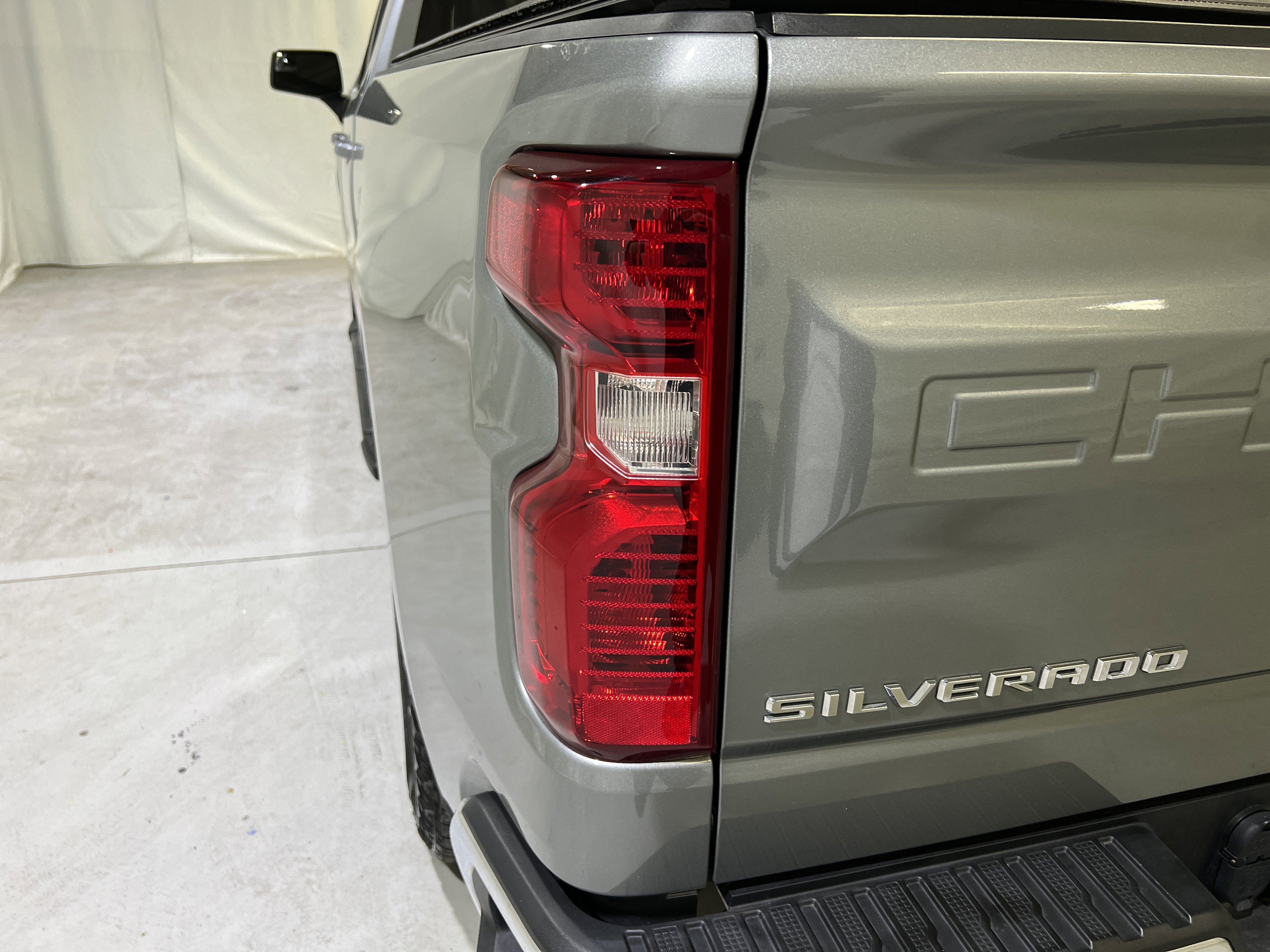 Used 2023 Chevrolet Silverado 1500 LT w/ Z71 Off-Road Package AWD/4WD image 10
