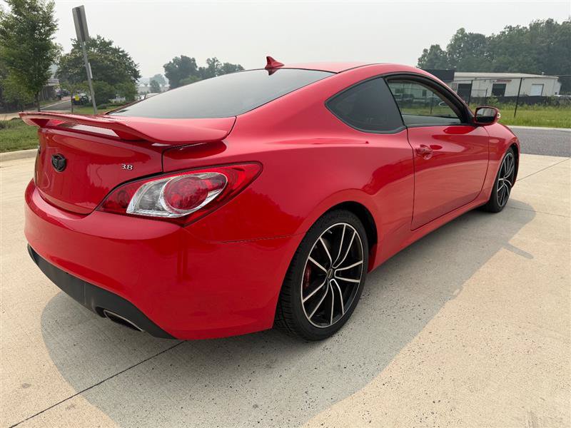 Used 2011 Hyundai Genesis 3.8 RWD image 6