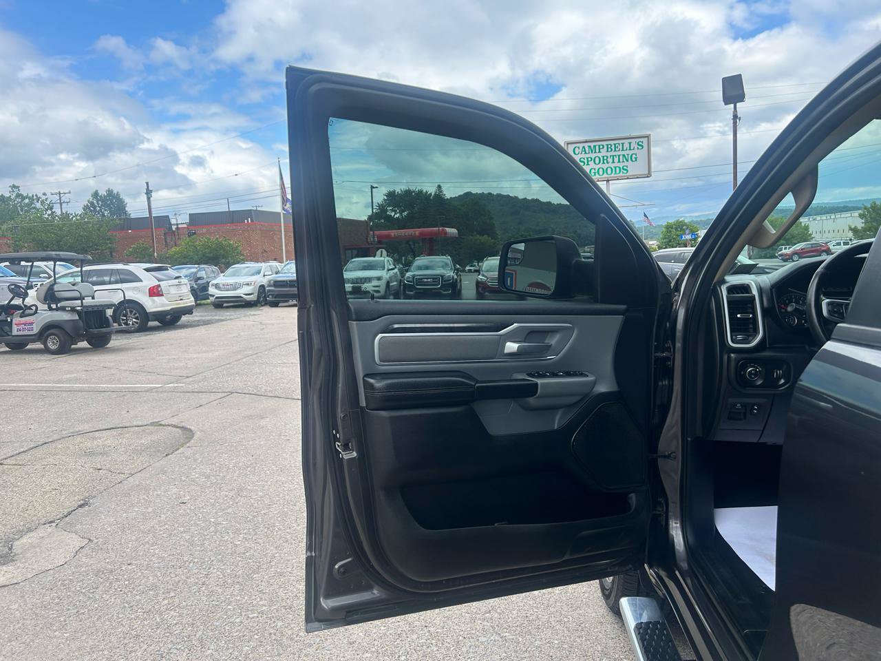 Used 2020 RAM 1500 Big Horn AWD/4WD image 10