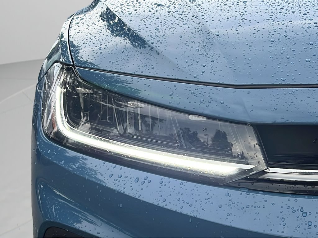 Used 2025 Volkswagen Jetta SEL FWD image 11