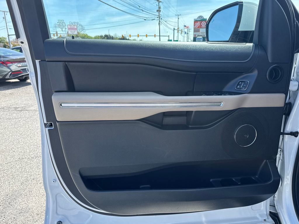 Used 2023 Ford Expedition Max Limited image 11