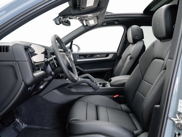 Used 2025 Porsche Cayenne image 6