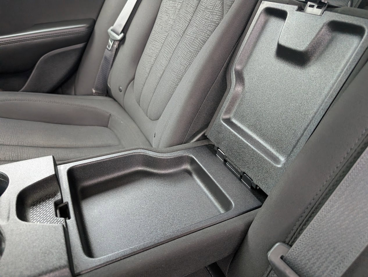 Used 2015 Chrysler 200 Limited w/ Convenience Group image 9