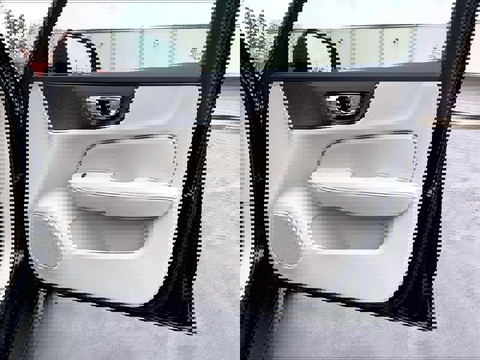 Used 2025 Volvo V60 B5 Cross Country Plus image 27