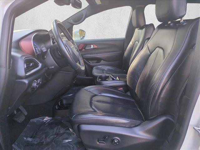 Used 2020 Chrysler Pacifica Touring-L image 16