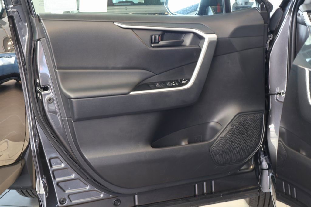 Used 2025 Toyota RAV4 LE FWD image 12