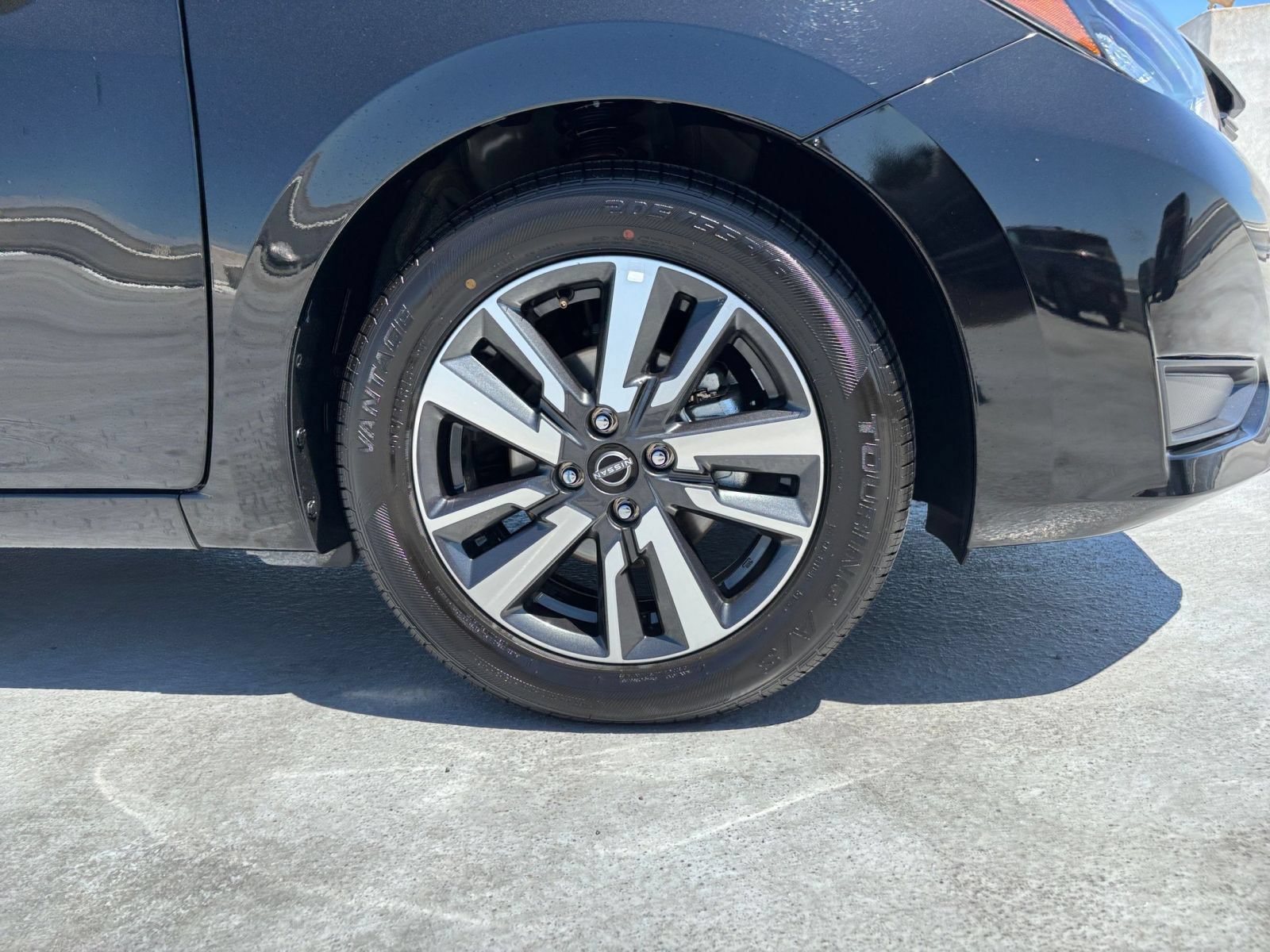 Used 2025 Nissan Versa SV FWD image 28