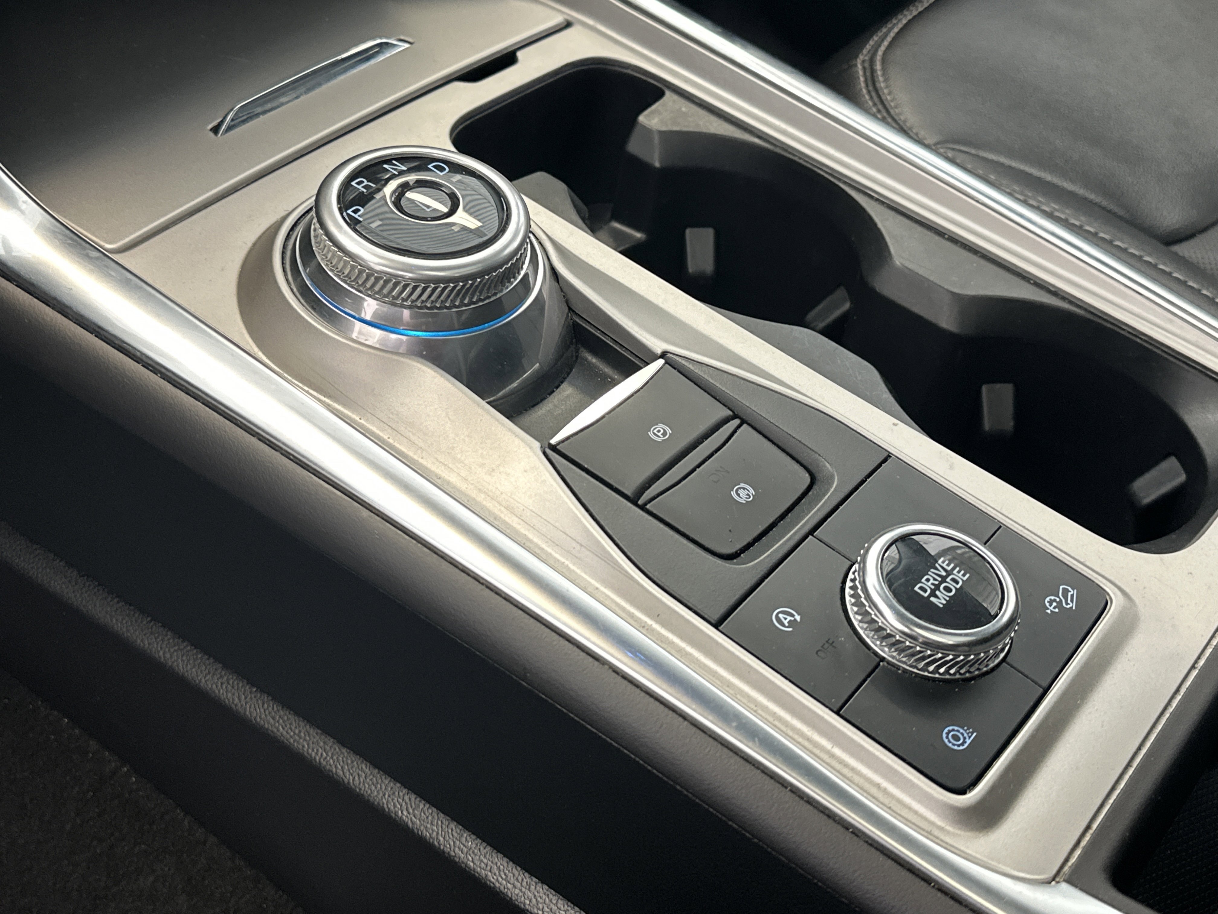 Used 2024 Ford Explorer Limited image 21