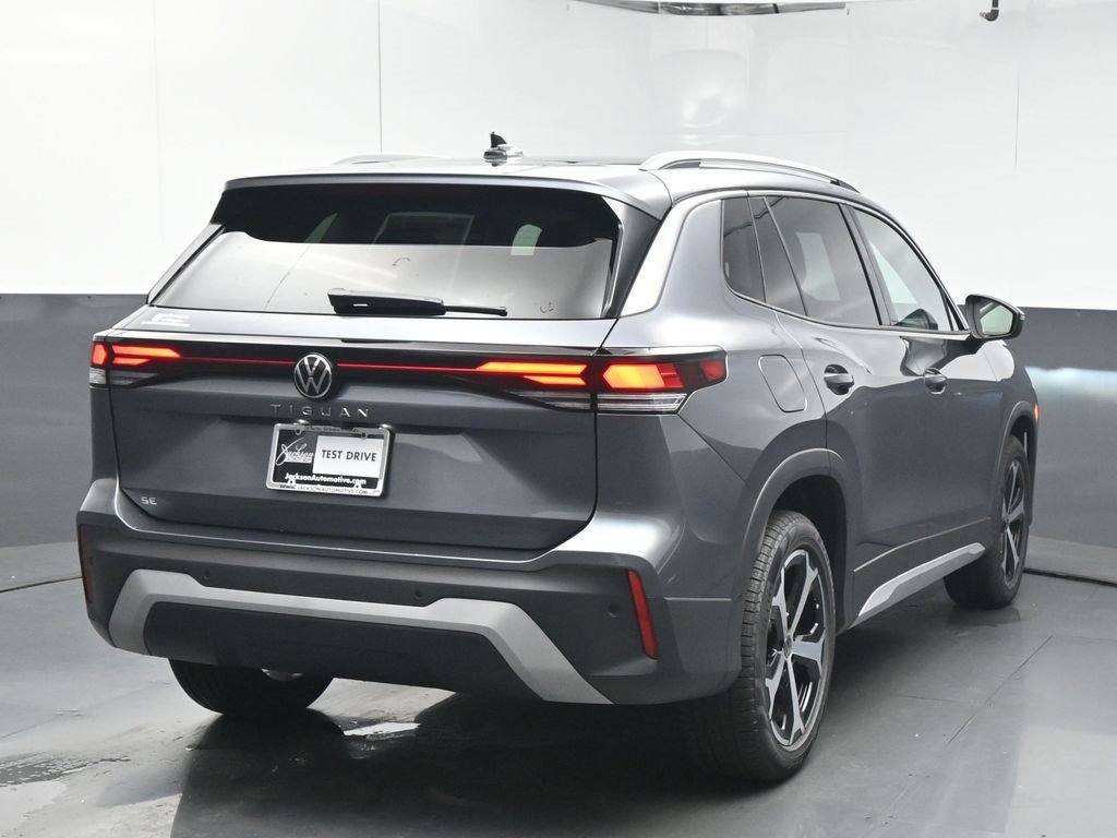 New 2025 Volkswagen Tiguan SE image 7