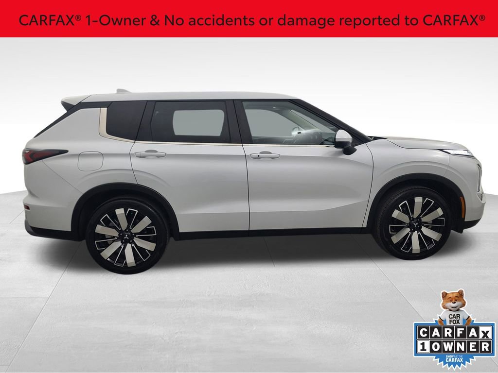 Used 2025 Mitsubishi Outlander SE video 2