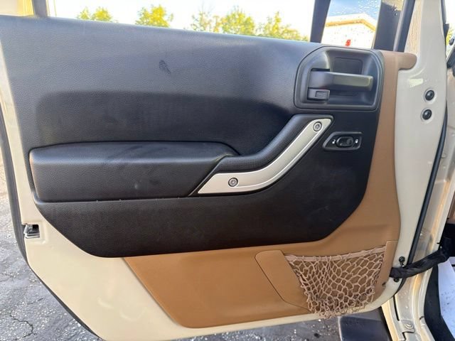 Used 2017 Jeep Wrangler Unlimited Sahara w/ Connectivity Group AWD/4WD image 10