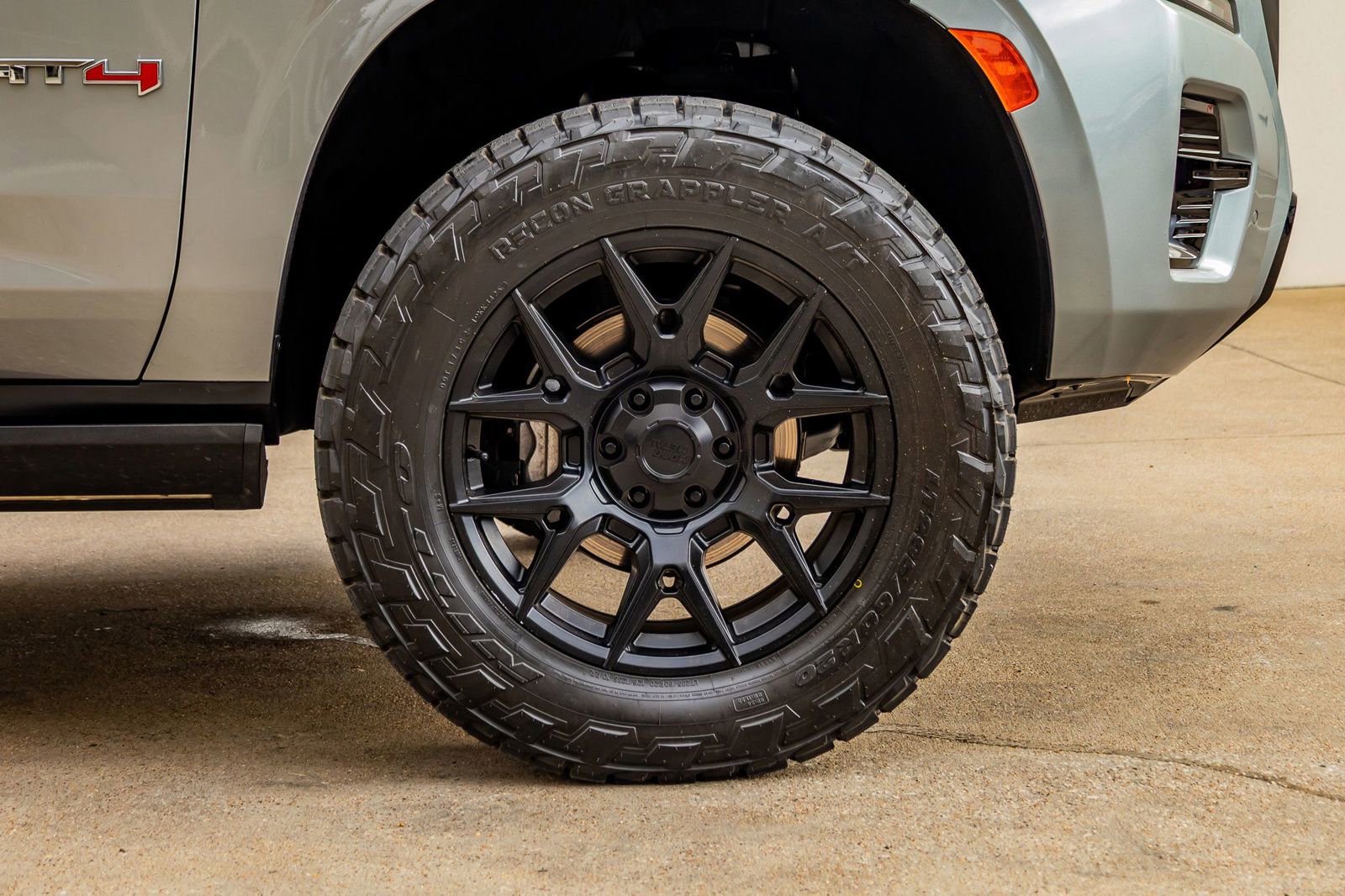 Used 2023 GMC Yukon XL AT4 image 12