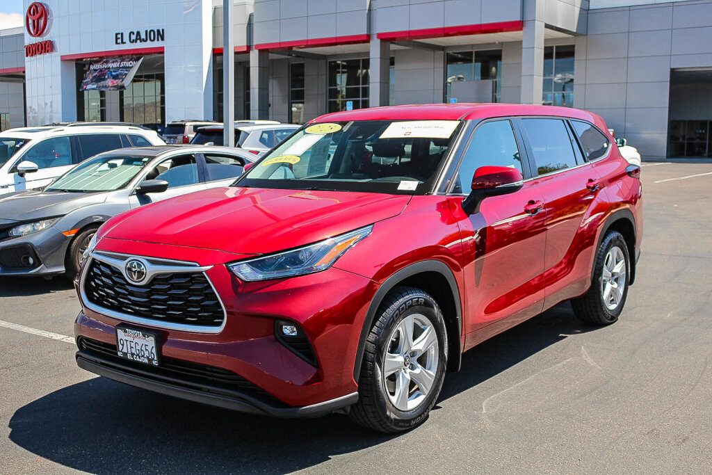 Certified 2025 Toyota Highlander LE FWD image 21