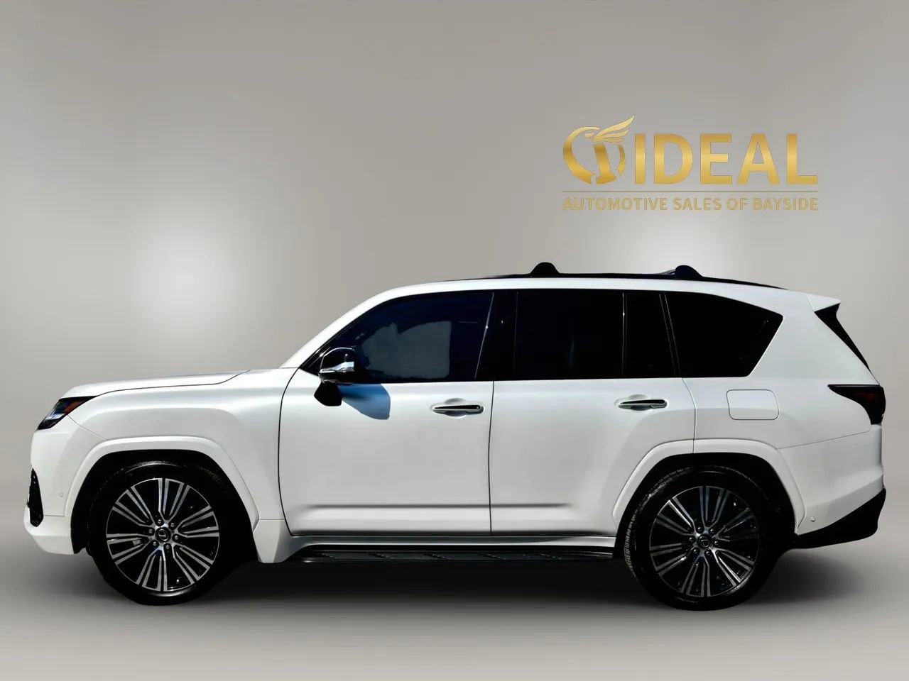 Used 2025 Lexus LX 700h Luxury AWD/4WD image 4