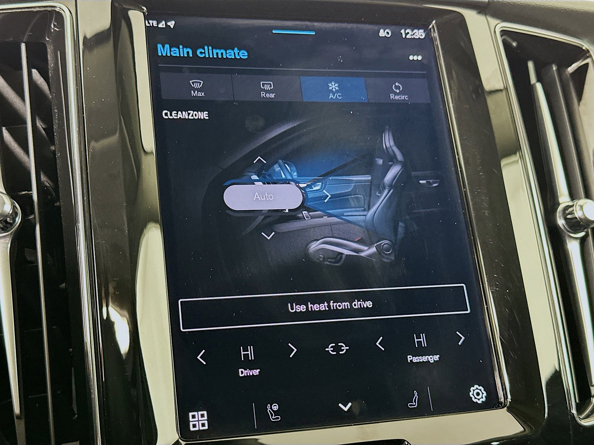 Used 2025 Volvo XC60 B5 Core image 24