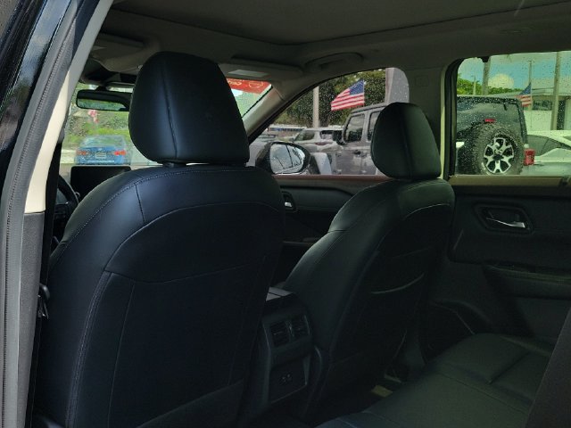 Used 2023 Nissan Rogue SV w/ SV Premium B Package FWD image 12