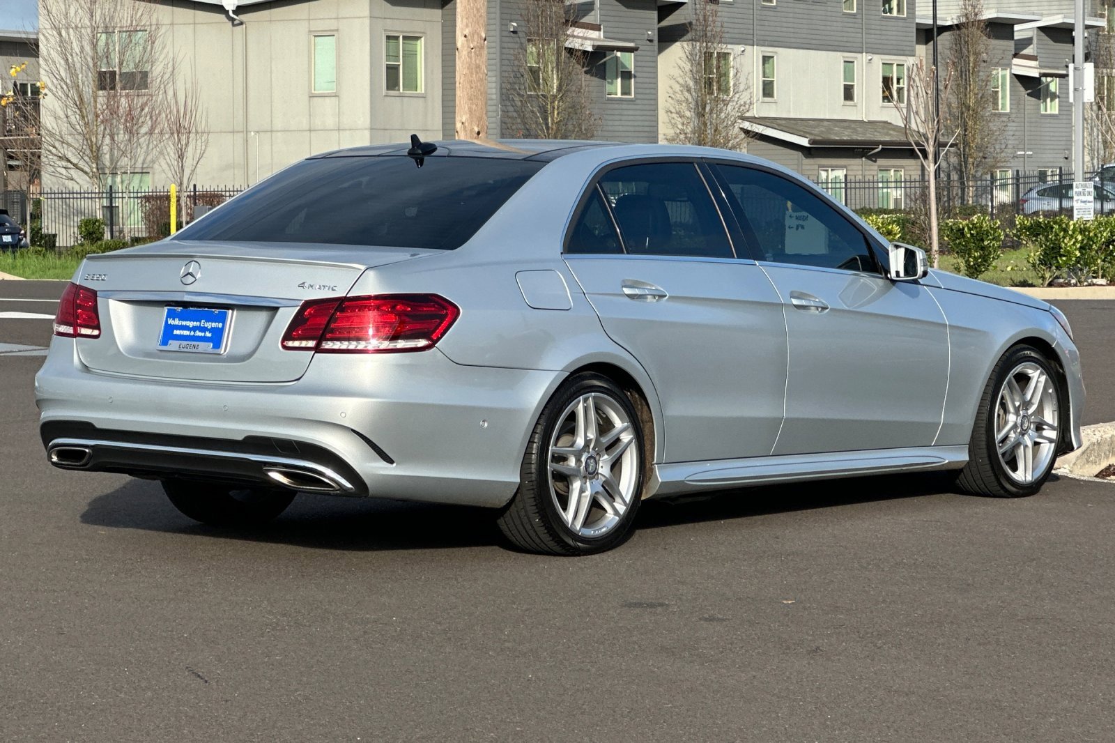 Used 2016 Mercedes-Benz E 350 4MATIC Sedan image 3