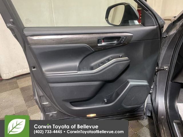 Used 2023 Toyota Highlander Platinum image 26