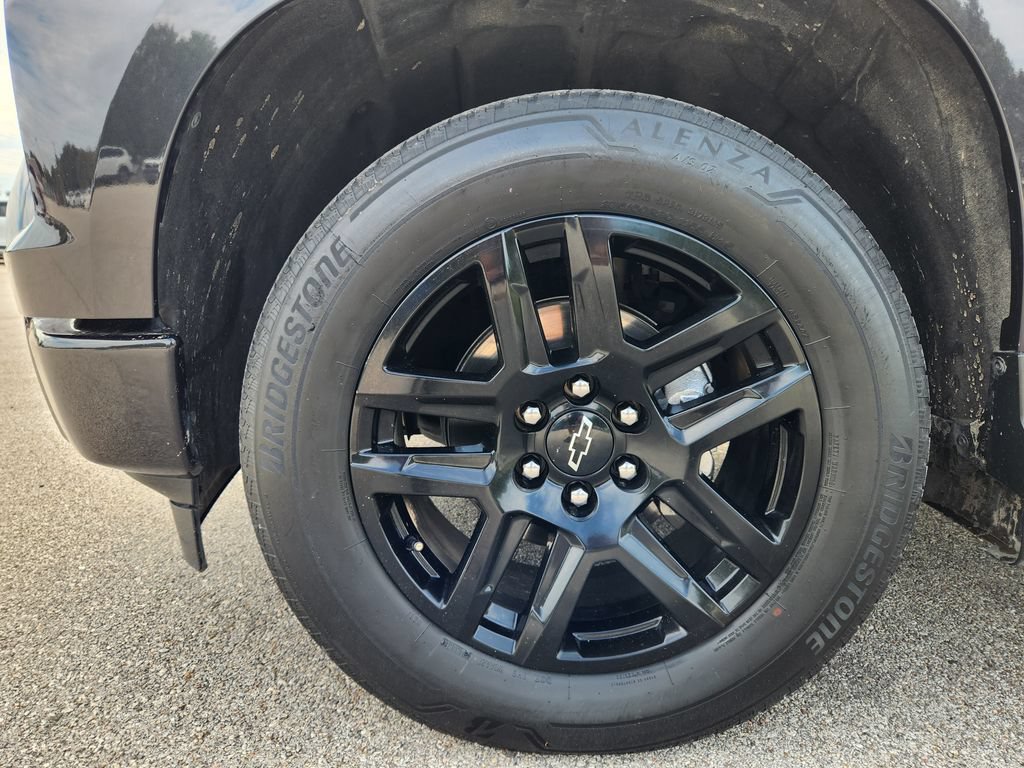 Used 2023 Chevrolet Silverado 1500 Custom w/ LPO, Dark Essentials Package RWD image 7