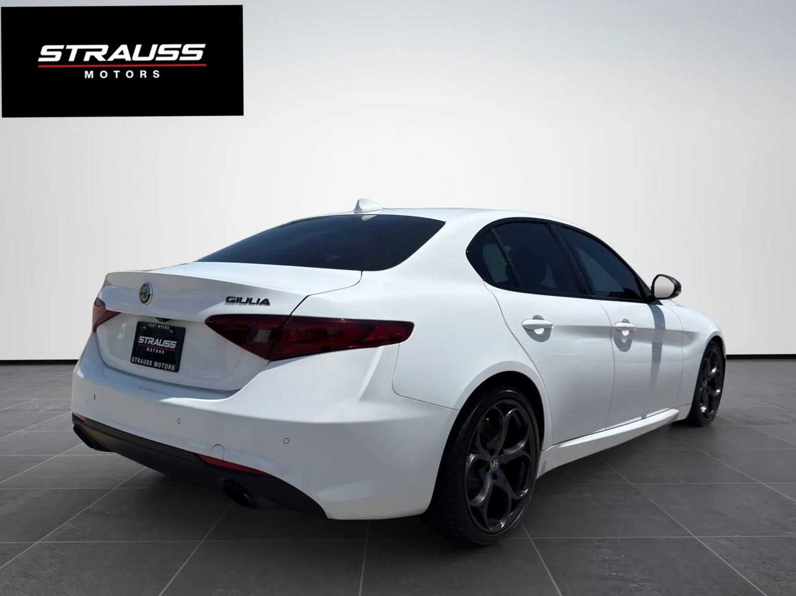 Used 2019 Alfa Romeo Giulia RWD image 10
