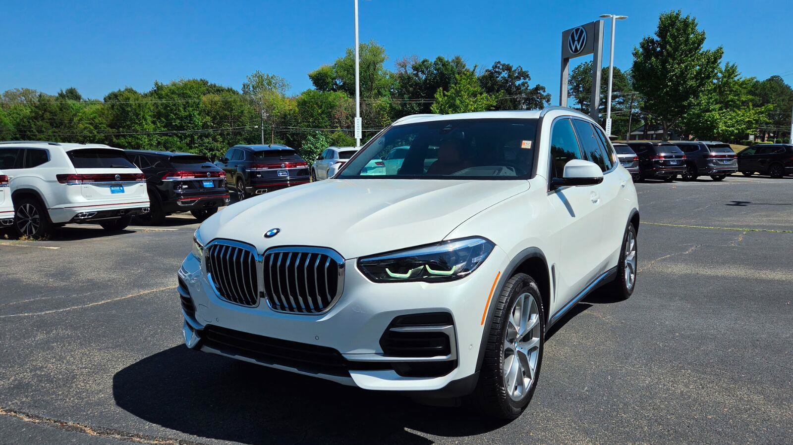 Used 2022 BMW X5 xDrive40i w/ Premium Package AWD/4WD image 9