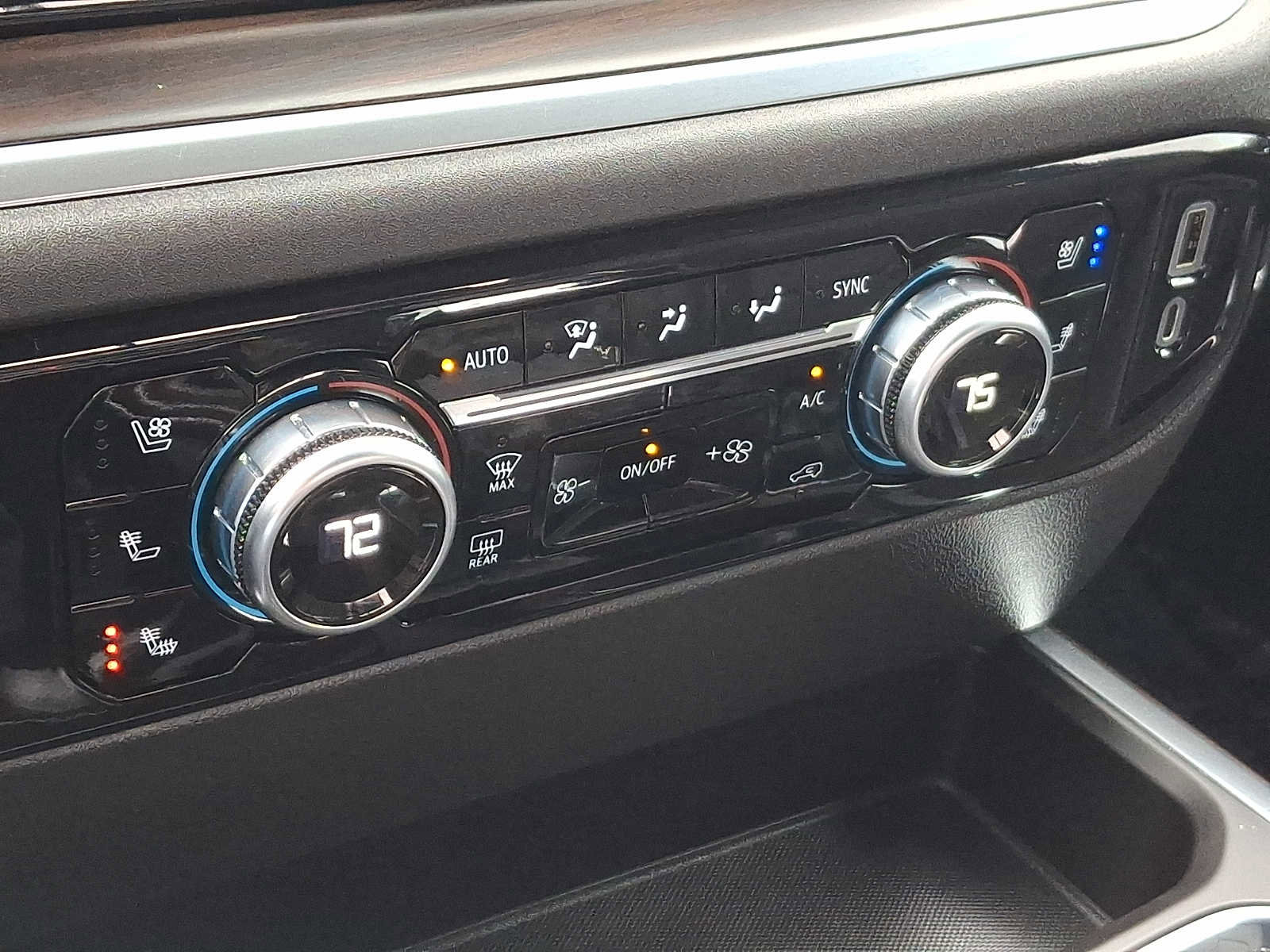 Certified 2022 GMC Sierra 1500 SLT w/ SLT Convenience Package image 18