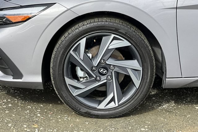 Certified 2025 Hyundai Elantra SEL FWD image 33