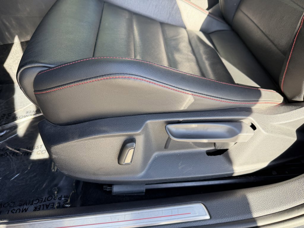 Used 2019 Volkswagen GTI SE w/ SE Experience Package image 29