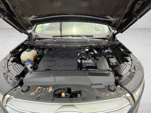 Used 2016 Ford Edge Titanium w/ Equipment Group 302A AWD/4WD image 17