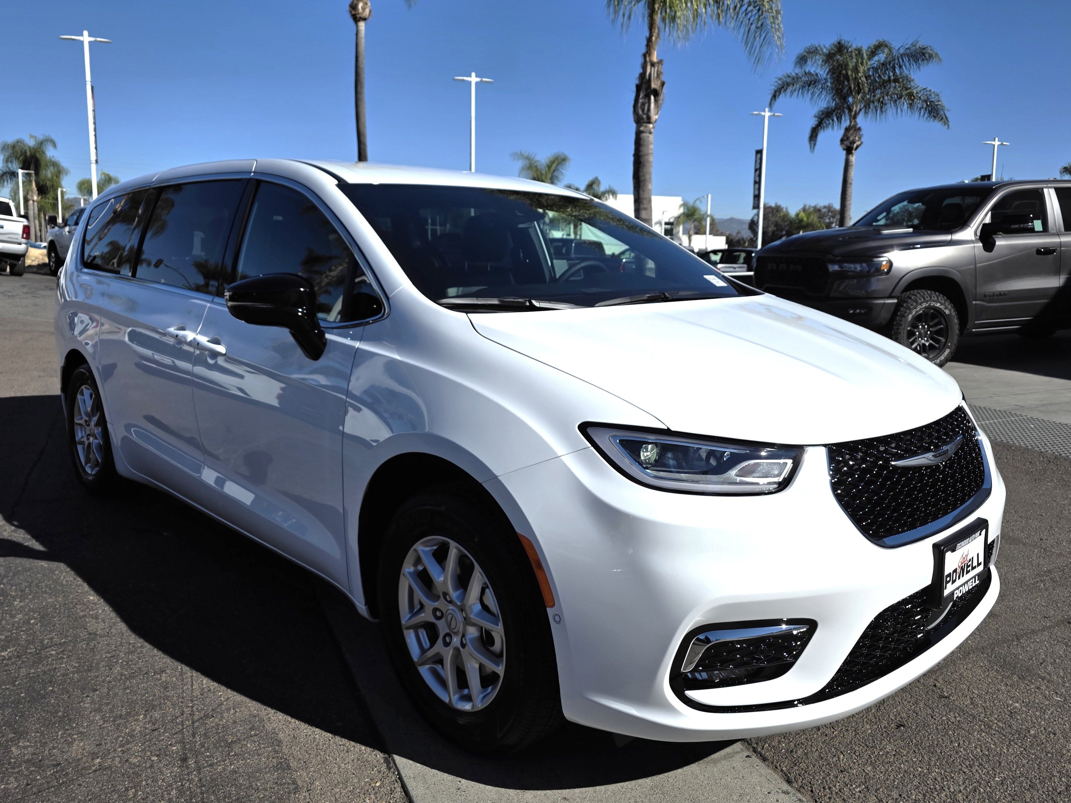 New 2026 Chrysler Pacifica Select image 6