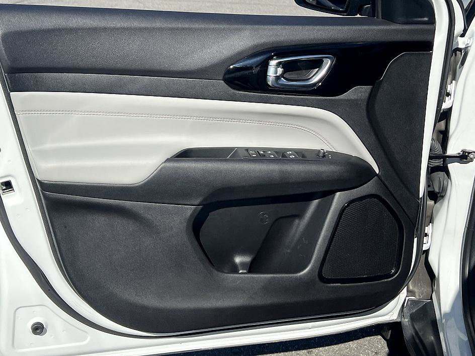 Used 2023 Jeep Compass Limited image 19