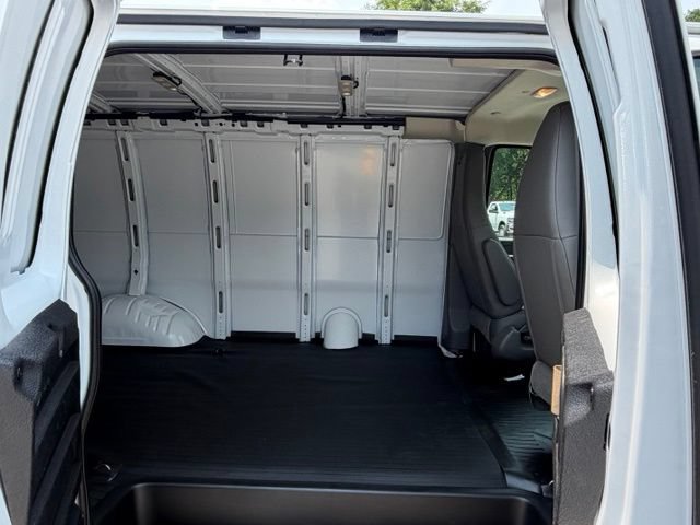 New 2026 Chevrolet Express 3500 w/ Driver Convenience Package RWD image 10